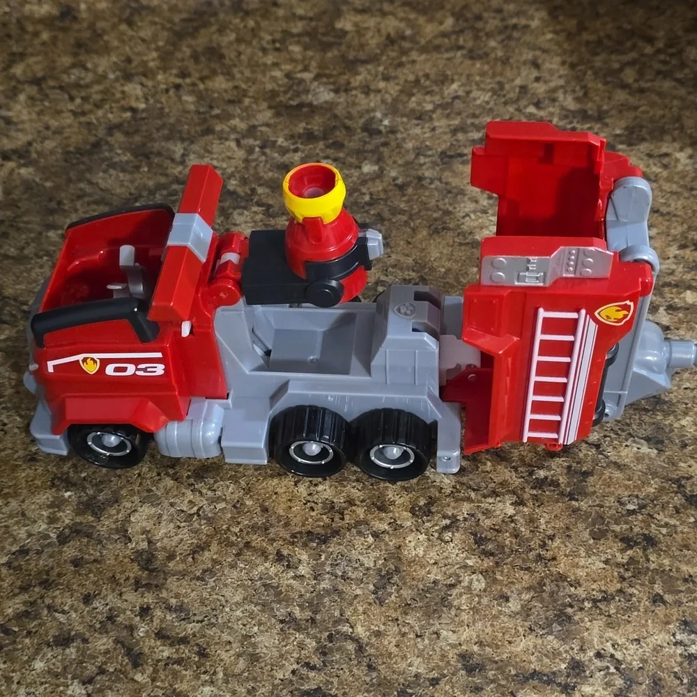 Paw Patrol Marshalls Red and Gray Fire‎ Truck with Movable Ladder